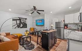East Passyunk Trendy Apartment